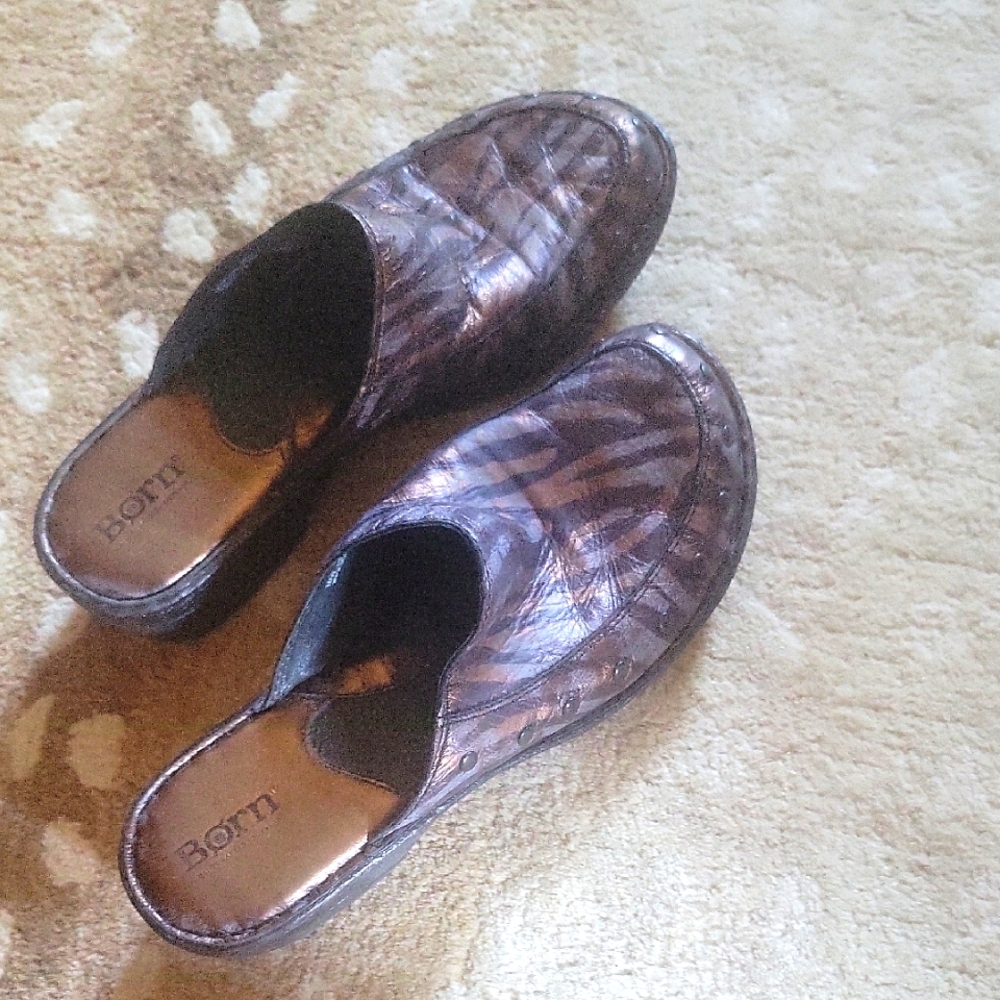 Born Women's Zebra Patterned Gray/ Black Leather Mules With A Bronze Metallic